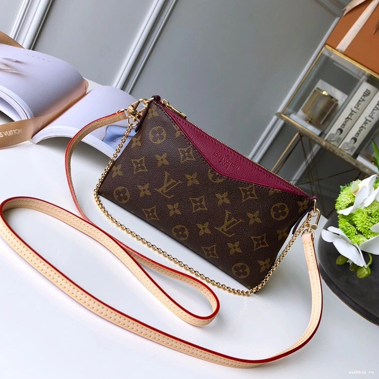 WIS Louis PALLAS Vuitton CHANELUTCH 0110
